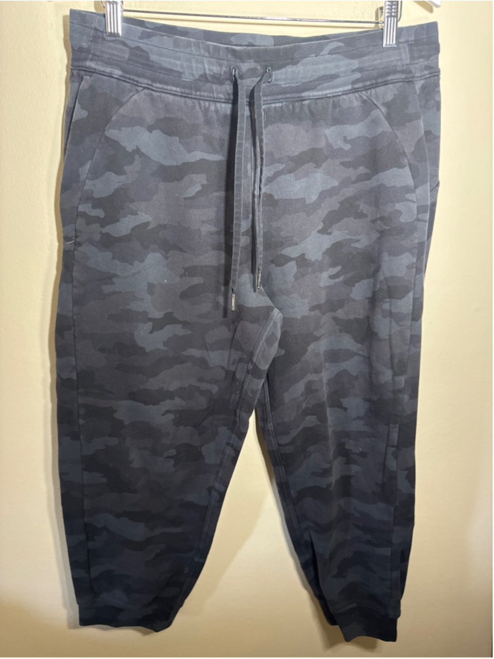 Lululemon Camo Joggers Size 12 Grey Black 12” inseam